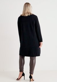 Vero Moda Curve VMCSABA POCKET COATIGAN - Vest - black