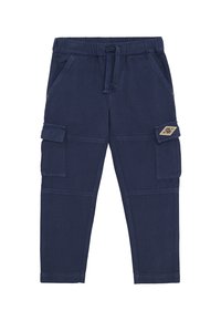 Marineblaue Cargo-Hose mit Kordelzugbund, Seitentaschen, Klapp-Cargotaschen und gesteppten Knie-Details, ausgestattet mit einem kleinen Logo-Patch.