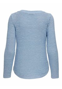 Pull en tricot bleu clair avec des manches longues, un col rond et un tissage texturé, avec un ourlet légèrement arrondi à l'arrière.