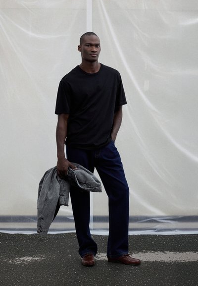 Les Benjamins SHORT SLEEVE TEE - Pamata T-krekls - black