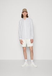 Only & Sons ONSLINUS - Kratke hlače - star white
