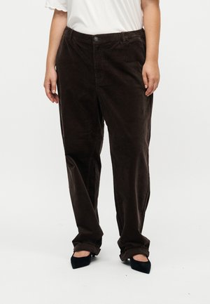 ONLY Carmakoma, CARFLORA CARROT PANT - Панталони - chocolate brown