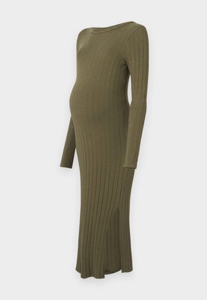 Dolga rokavica, rebrasta nosečniška obleka v oljčno zeleni barvi, z okroglim izrezom, stranskim razporkom in mehkimi tkaninami za udobje in fleksibilnost.