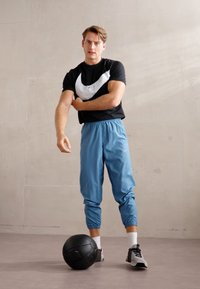 Nike Performance HYVERSE - T-Shirt sport - black/white