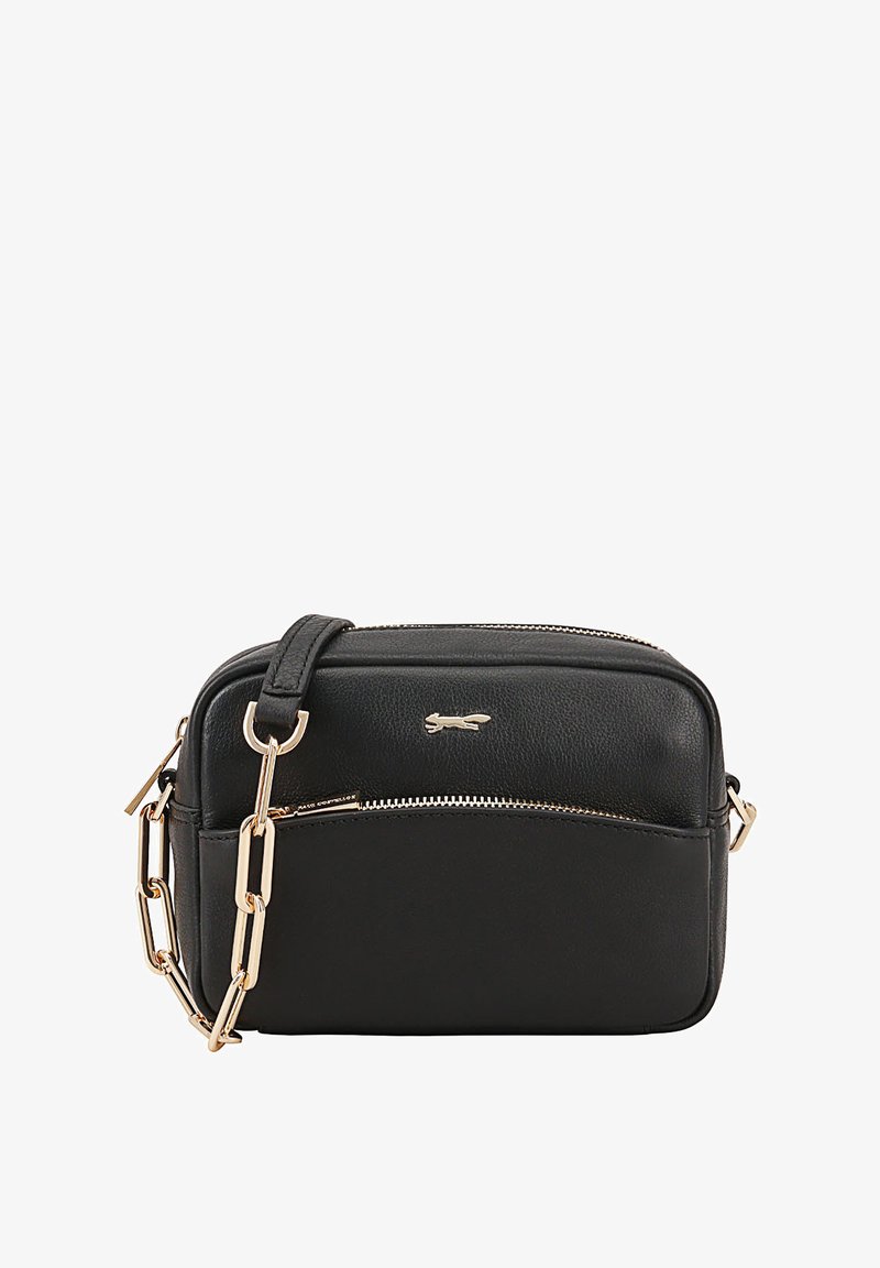 Zwarte leren schoudertas met een gouden kettingband, ritssluiting, voorvak en een klein logoaccent aan de voorkant. Rechthoekige vorm.