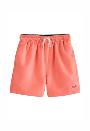 Shorts de bain corail avec taille élastique, fermeture à cordon de serrage et poches latérales. Présente un petit logo en bas à gauche. Texture lisse.