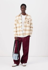 Brixton BOWERY  - Overhemd - white cap/pinecone brown/saffron