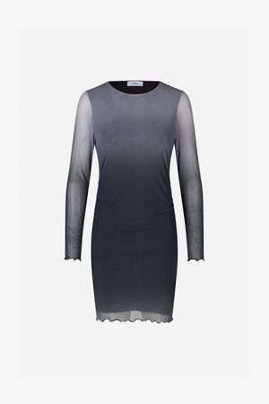 Knelang kjole med lange, gjennomsiktige ermer. Gradientdesign fra mørk grå til lys grå. Myk stoff, rund halslinning, lett rynket kant.