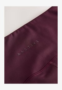 Selezionato, burgundy