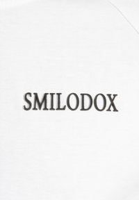 Smilodox Printtipaita - weiß