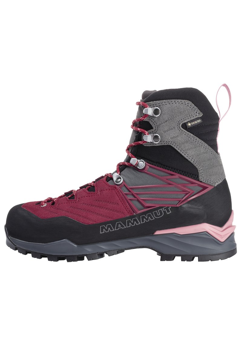 Buty trekkingowe w kolorze burgundowym i szarym, z teksturowaną cholewką, wodoodporną podszewką Gore-Tex, solidną gumową podeszwą oraz metalowymi elementami do sznurowania.