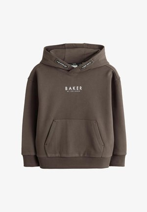 Brązowa bluza z kapturem i przednią kieszenią oraz białym napisem ""BAKER BY TED BAKER"" na piersi, z markowymi sznurkami przy kapturze.