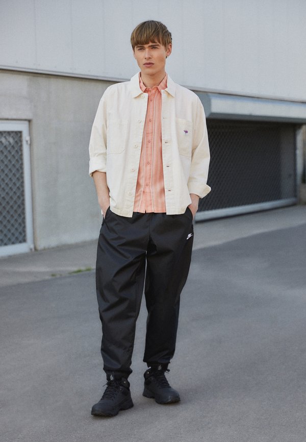 STORM STRIKE III - High-top trainers2