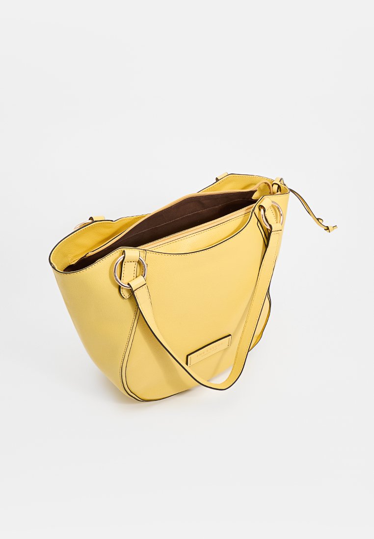 Borsa a mano gialla in pelle con una superficie liscia, forma semi-strutturata, zip superiore e tracolla regolabile. Interno foderato in marrone.