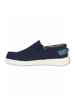 Scarpa casual slip-on blu navy con suola bianca, tomaia in tessuto, pannelli laterali elastici, fodera interna fantasia e linguetta blu sul tallone.