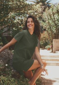 Next REGULAR FIT - Trikotaažkleit - khaki green