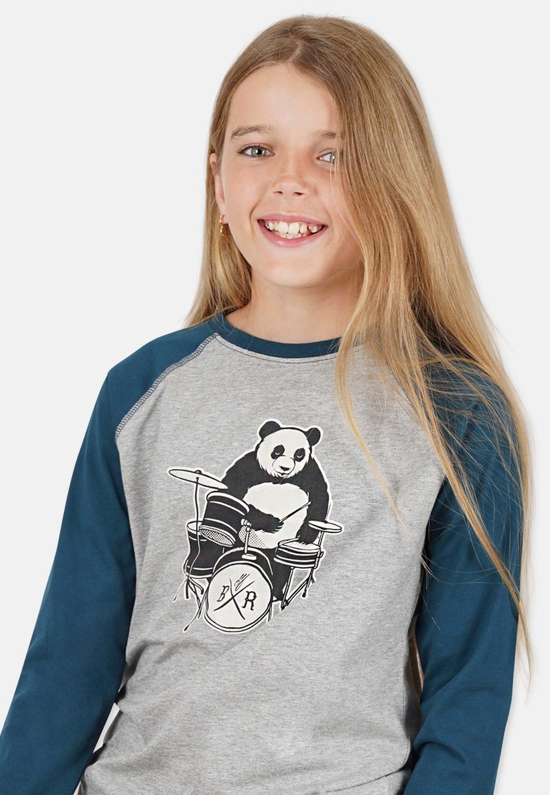 Grå langærmet t-shirt med teal ærmer, prydet med en panda-grafik, der spiller trommer i sort og hvid. Blødt stof med en afslappet pasform.