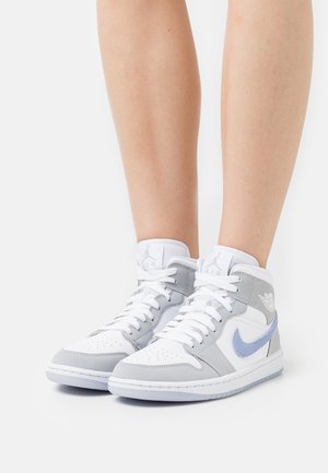 Jordan AIR JORDAN 1 MID - Baskets montantes - white/aluminum/wolf grey