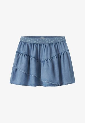 Mini-jupe en denim bleu avec volants froncés et taille élastique à motifs avec petits cœurs.