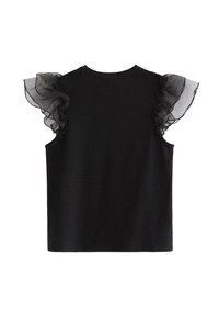 Sort top med korte ærmer, der har gennemsigtige, lagdelte flæsedetaljer på skuldrene. Enkel design med rund halsudskæring og ensfarvet materiale.