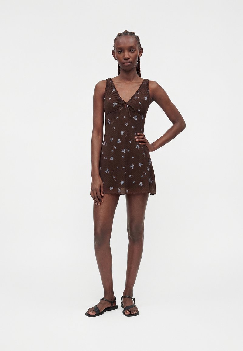 brown dress hollister Co. EMEA SLIM MINI AIR CHASE - Day Color:Seaport Stripe sleeve mini dress features x-category:03. Dresses Cicinia Little Black Dresses