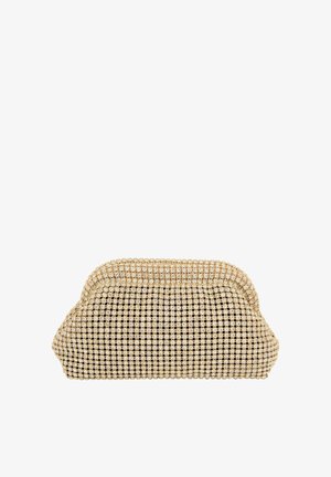 Gouden metallic mesh clutchbag met een afgeronde bovenkant, een gestructureerd oppervlak en een licht gestructureerde vorm. Bevat een sluiting met een kliksysteem en geen zichtbare hardware.