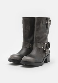 Steve Madden BLESSING - Cowboy-/Bikerboot - dark grey