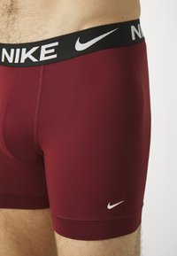 Nike Underwear ESSENTIAL 3 PACK - Boxer alsónadrág - sage/court blue/dark tamarind red