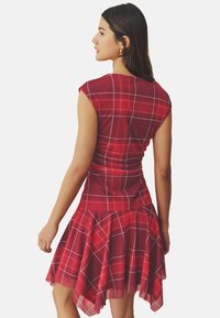 Next SHORT SLEEVE - Päevakleit - red check