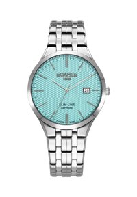 Reloj de acero con una esfera texturizada de color azul claro, índices de hora plateados y una pantalla de fecha. Presenta una pulsera de eslabones metálicos y cristal de zafiro.