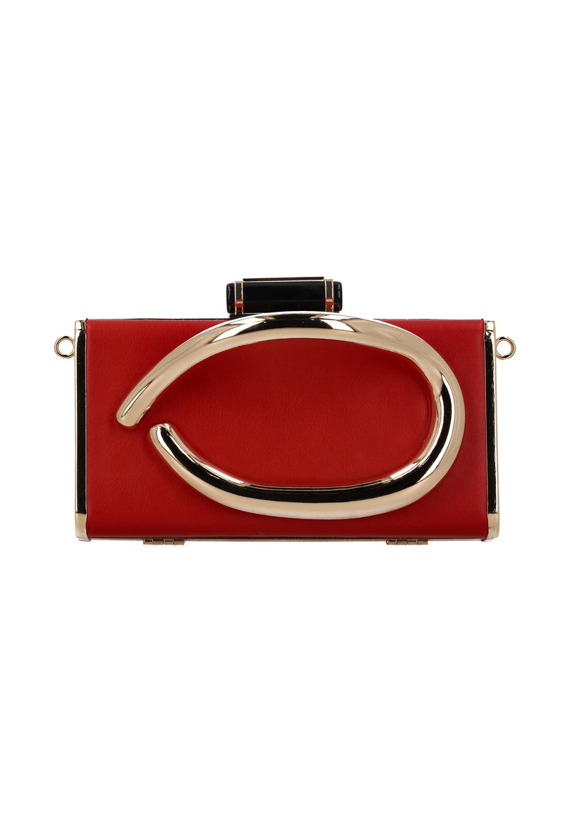 Rote Lederclutch mit einem goldfarbenen, ovalen Verschluss und schwarzem Knopfdetail. Glatte Textur, rechteckige Form mit Metallelementen.