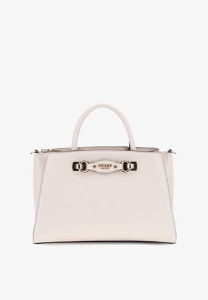 Biely syntetický kabelka so štruktúrovaným dizajnom, dvojitými uchami, dekoračnou logom a kovovými akcentmi v striebornom odtieni.