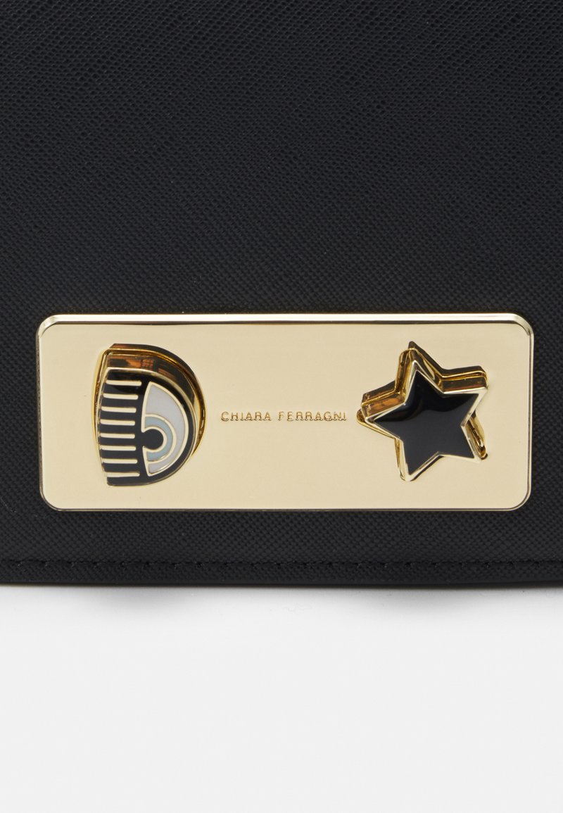 Damen Handtaschen | CHIARA FERRAGNI RANGE EYE STAR LOCK SKETCH BAGS Umhängetasche black/schwarz - QY78388 Damen Handtaschen | CHIARA FERRAGNI RANGE EYE STAR LOCK SKETCH BAGS Umhängetasche black/schwarz - QY78388