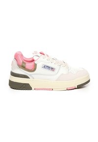 Sneaker bianco in pelle con dettagli rosa e oliva, suola in gomma testurizzata, design con lacci e logo sul lato. Punta in camoscio morbido.
