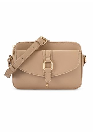 Beżowa skórzana torebka na ramię z przednią kieszenią na klapę, złotym detalem w postaci klamry, regulowanym paskiem na ramię oraz główną komorą zamykaną na zamek.