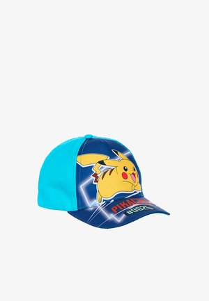 Niebieska i turkusowa czapka bejsbolowa z żółtą postacią Pikachu i napisem "PIKACHU #025" na przednim panelu i daszku.