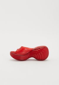 Melissa MELISSA QUANTUM PLATFORM X DIESEL AD. - Kontsaga tagant lahtised kingad - red