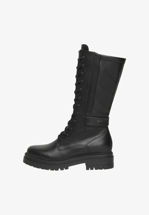 Schwarze Lederkampfstiefel mit seitlichen Schnürsenkeln, robustem Sohlenprofil, knöchelhohem Design und einem kleinen Markenriemen nahe dem Knöchel.