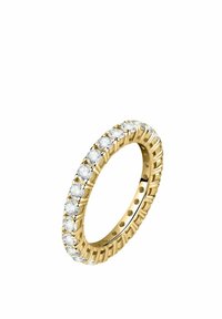 Anello in oro con pietre di rhinestone trasparenti e rotonde incastonate in una montatura a griffe, con un bordo esterno testurizzato e un design interno circolare.