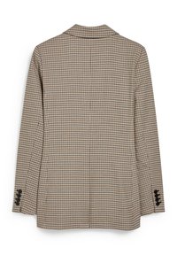 Ruskea ja beige ruudullinen bleiseri, jossa on viistot kaulukset, kaksi nappia joka hihassa ja suoramuotoinen takatyyli.