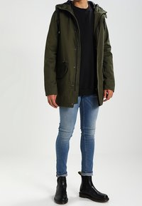 KIOMI Parkas - olive