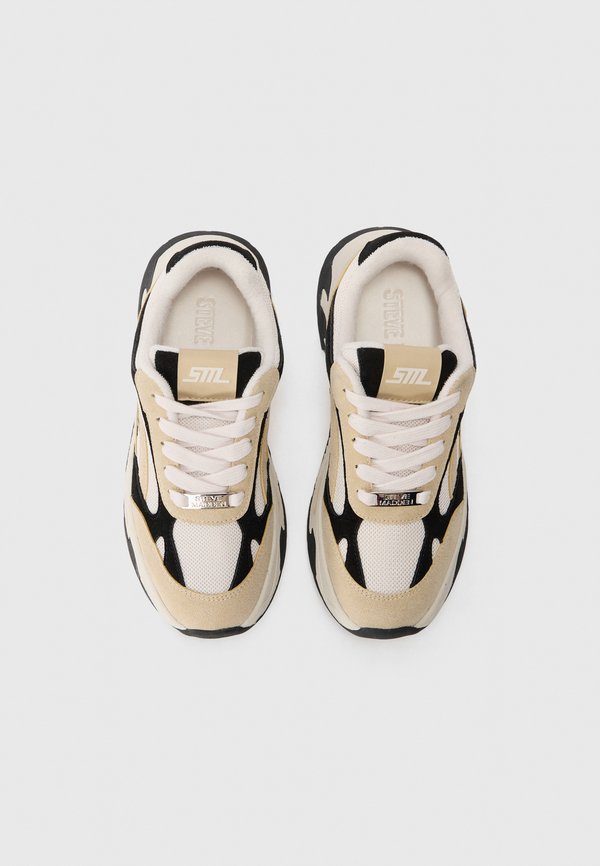 SNEAK PEAK - Trainers2