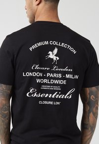 CLOSURE London TEE - Tričko s potlačou - black