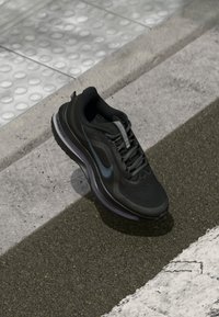 Nike Performance PEGASUS PREMIUM - Tenisice za cestovno trčanje - black/metallic silver
