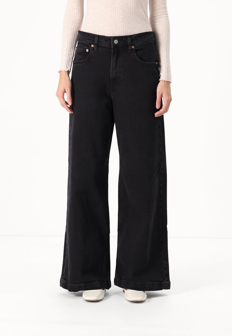 GAP Petite STRIDE SAVILLE - Wide leg - washed black