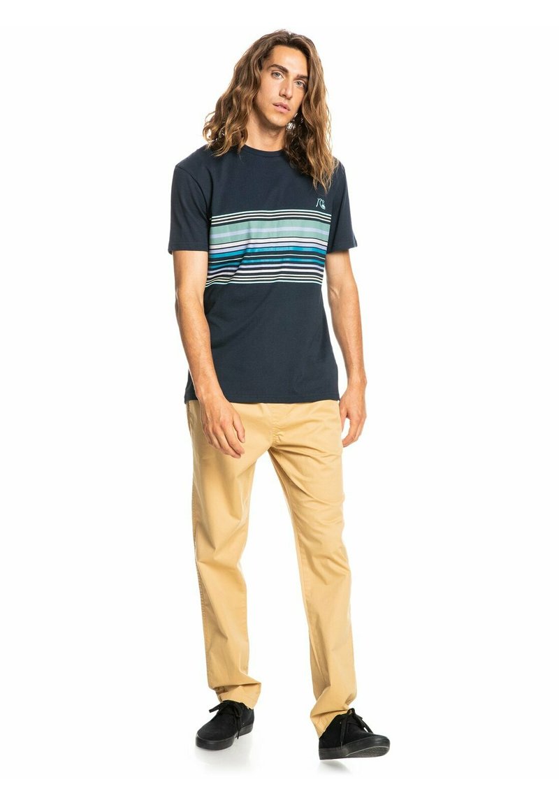 Herren T-Shirts basic | Quiksilver RYTHMIC STRIPE T-Shirt print navy blazer/dunkelblau - XE97334 Herren T-Shirts basic | Quiksilver RYTHMIC STRIPE T-Shirt print navy blazer/dunkelblau - XE97334