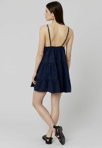 BZB COURTE À PAILLETTES Robe de jour bleu foncé/bleu marine