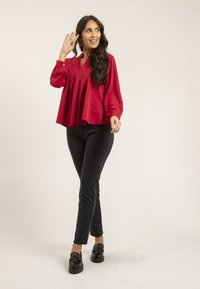 Dona x Lisa PLISSÉE OANA - Blouse - rouge