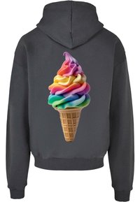 Dunkelgrauer Hoodie mit einem bunten 3D-Eiscremecone-Graphic, der mit wirbelnden Pastellfarben und einem strukturierten Waffelcone-Design gestaltet ist.