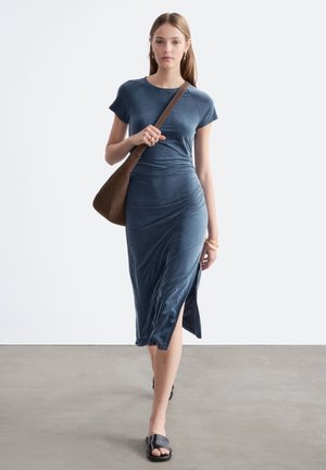 & OTHER STORIES, & OTHER STORIES RUCHED RAGLAN MIDI DRESS - Robe en jersey - dark blue